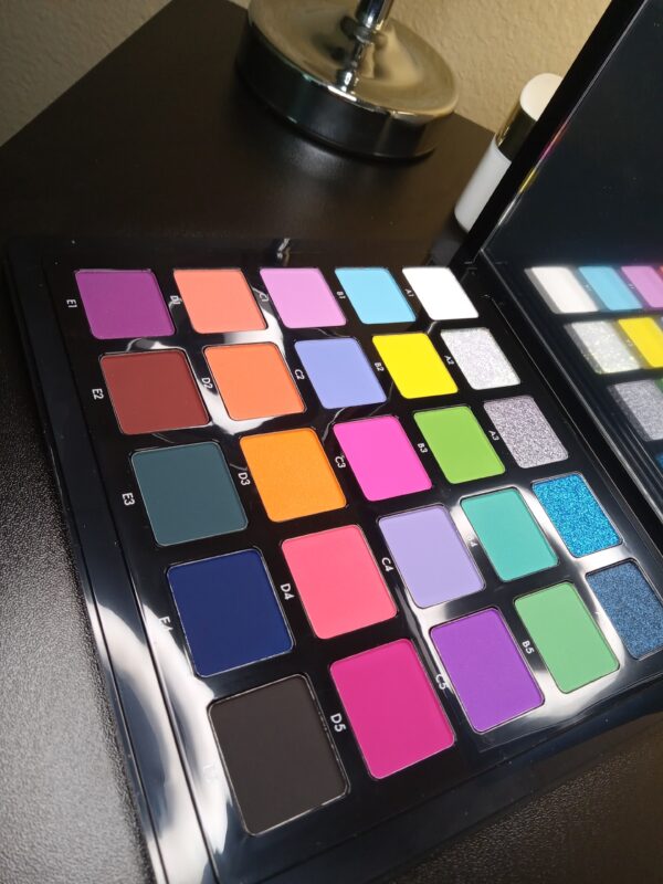 Pro Pigment Palette features 25 deluxe-sized, high-performance shades